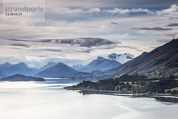 Blick auf See und Berge  Glenorchy  Südinsel Neuseeland