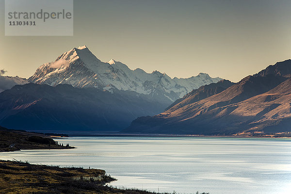 Blick auf den Lake Pukaki und Mount Cook  Südinsel Neuseeland