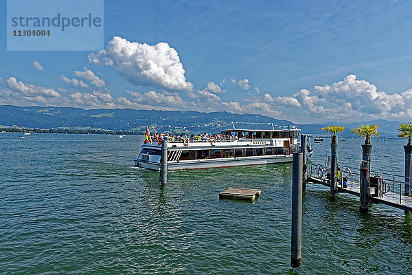 Bodensee  Bodensee  Schiffsanlegestelle  Schiff  Rundfahrt