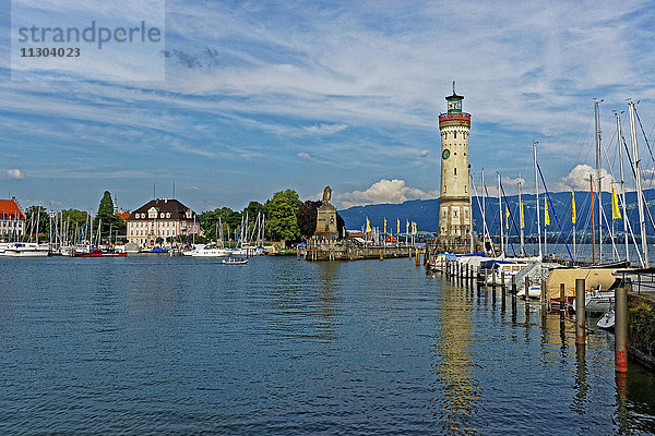 Hafeneinfahrt  Leuchtturm  Löwe  Bodensee  Bodensee