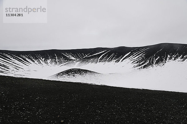 Der Vulkankrater Hverfjall in der Gegend von Myvatn im Norden Islands.