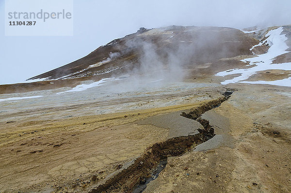 Heiße Quellen und Schlammtöpfe von Hverarönd in der Nähe von Myvatn im Norden Islands.