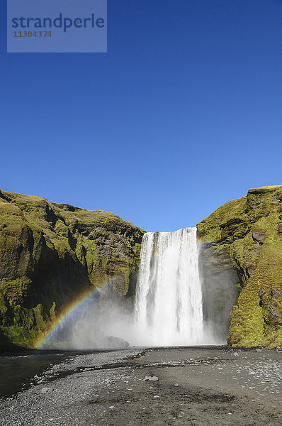 Wasserfall Skogafoss im Süden Islands.