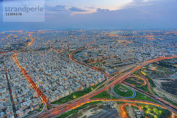 Iran  Teheran City  Teheran City vom Milad Tower aus. Hemmat Schnellstraße