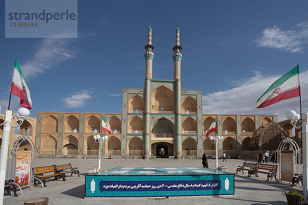 Iran  Yazd Stadt  Amir Chakhmag Moschee und Platz