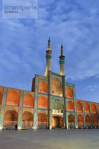 Iran  Yazd Stadt  Amir Chakhmag Moschee und Platz