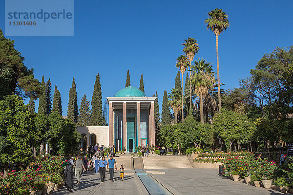 Iran  Shiraz Stadt  Aramgah-e Saadi Mausoleum