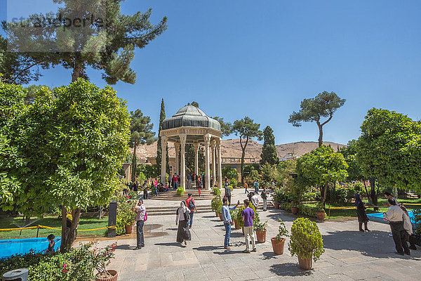 Iran  Shiraz Stadt  Aramgah-e Hafez Mausoleum und Gärten
