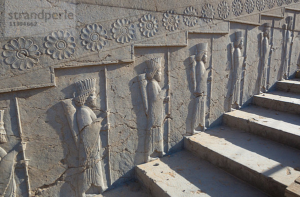 Iran  Persepolis-Stadt  Ruinen von Persepolis  Relief an der Apadana-Treppe  Apadana-Palast
