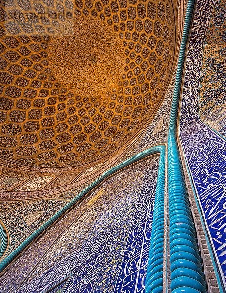 Iran  Stadt Isfahan  Naqsh-e Jahan-Platz  Scheich-Lotfollah-Moschee  innen