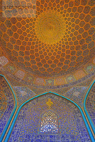 Iran  Stadt Isfahan  Naqsh-e Jahan-Platz  Scheich-Lotfollah-Moschee  innen