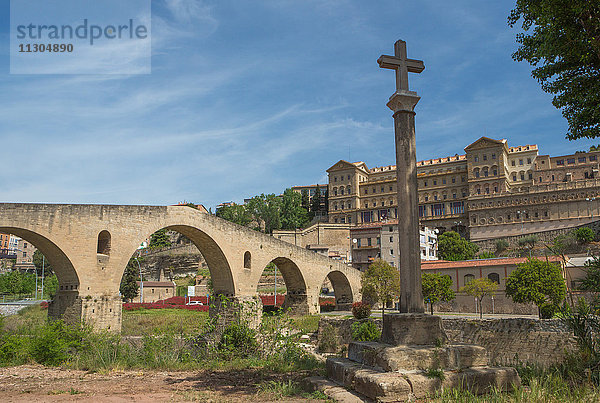 Spanien  Katalonien  Manresa  die Alte Brücke und die Höhle und das Heiligtum von San Ignacio de Loyola