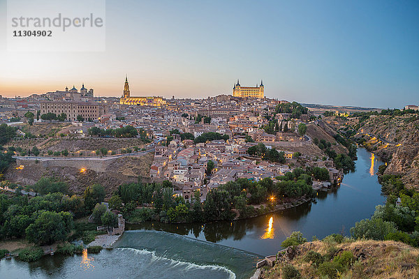 Spanien  Toledo Stadt  Fluss Tajo  Skyline