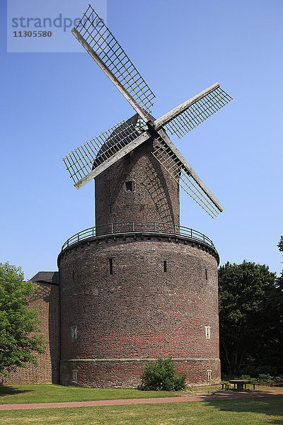 Turmmühle und Stadtmauer in Kempen  Niederrhein  Nordrhein-Westfalen