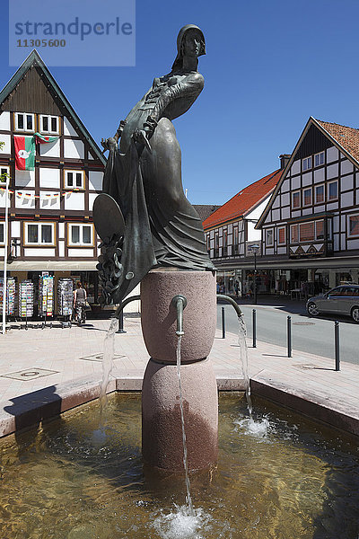 Alheyd-Brunnen auf dem Markt von Blomberg  Weserbergland  Nordrhein-Westfalen