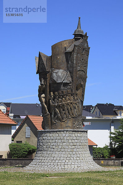 Bronzeskulptur auf Kreisel in Blomberg  Weserbergland  Nordrhein-Westfalen