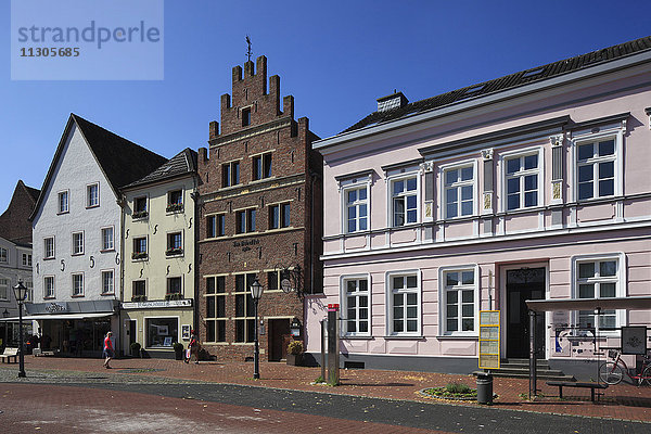 Häuser auf dem Holzmarkt von Rheinberg  Niederrhein  Nordrhein-Westfalen