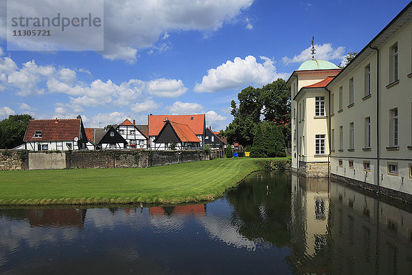 altes Dorf und Schloss  in Herten-Westerholt  Ruhrgebiet  Nordrhein-Westfalen