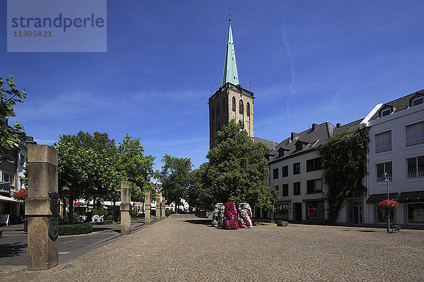 Remigiusplatz und Remigiuskirche in Viersen  Niederrhein  Nordrhein-Westfalen
