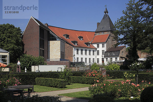 Schloss und Schlosspark Moers  Niederrhein  Nordrhein-Westfalen
