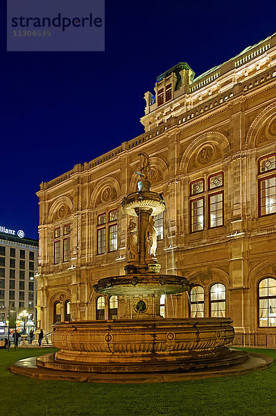 Wiener Staatsoper  Opernhaus  Opernbrunnen  Abend  Stimmung