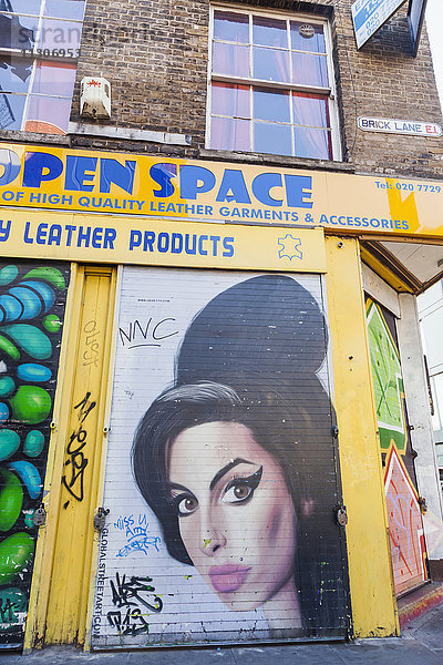 England  London  Shoreditch  Brick Lane  Straßenkunst Porträt von Amy Whinehouse