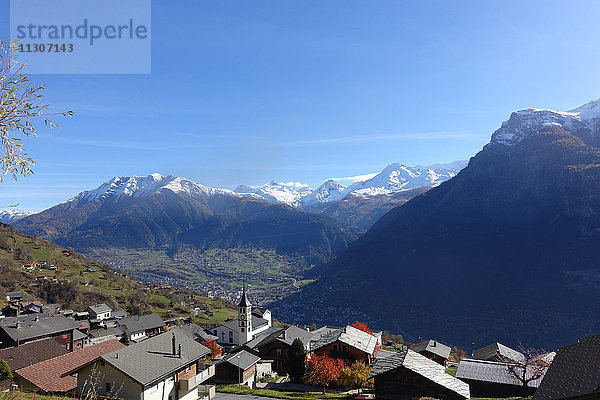 Schweiz  Europa  Wallis  Mund  Dorf  Berge  Herbst