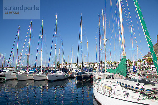Gran Canaria  Kanarische Inseln  Spanien  Europa  Mogan  Puerto de Mogan  Hafen  Marina  Segelboote  Urlaub  Tourismus