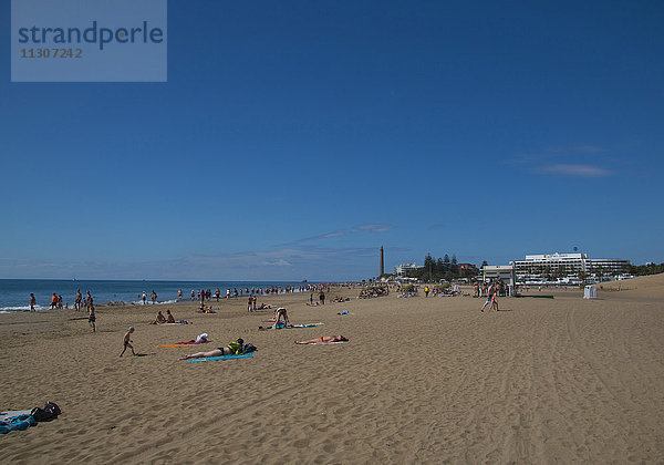 Gran Canaria  Kanarische Inseln  Spanien  Europa  Maspalomas  Strand  Meeresküste  Tourismus  Himmel  Wolken  Sand