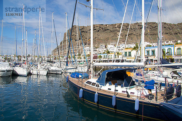 Gran Canaria  Kanarische Inseln  Spanien  Europa  Mogan  Puerto de Mogan  Yachthafen  Hafen  Segelboote  Urlaub  Tourismus