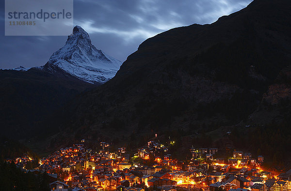 Dorf Zermatt und Matterhorn  Wallis  Schweiz