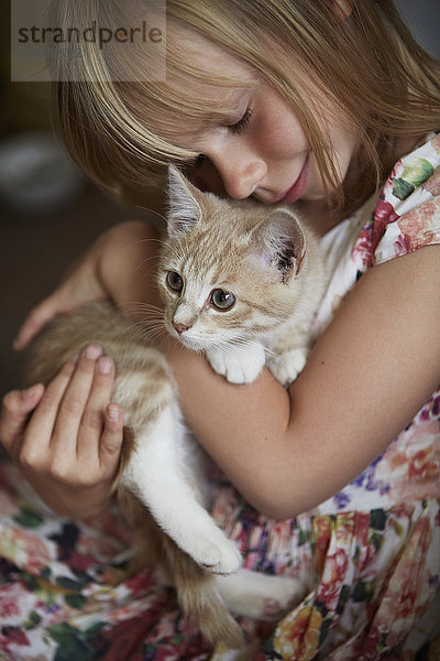 Mädchen mit Katze