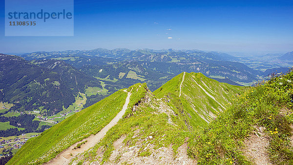 Panoramablick  Wanderweg vom Fellhorn  in 2038 m  zum Söllereck  in 1706 m  Allgäuer Alpen  Bayern  Deutschland  Europa