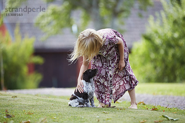 Mädchen mit Hund