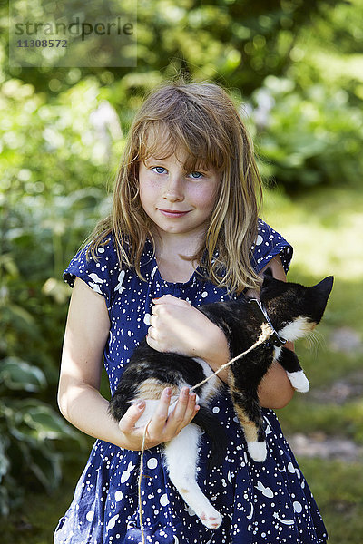 Mädchen mit Katze