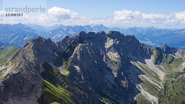 Allgäu  Allgäuer Alpen  Bayern  Berge  Bergkamm  Bergwelt  Daumengruppe  Deutschland  Europa  groß  großartig  Daumen  Hindelanger Klettersteig  Kalk  Nebelhorn  Nordkalk  Panorama  Wengenköpfe