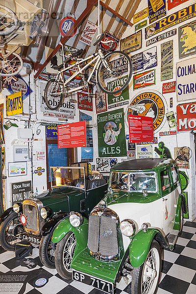 England  Gloucestershire  Cotswolds  Bourton-on-the-Water  Cotswold Motoring Museum  Ausstellung von Oldtimern und automobilen Erinnerungsstücken