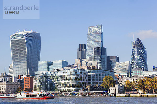 England  London  Themse und Skyline der Stadt London