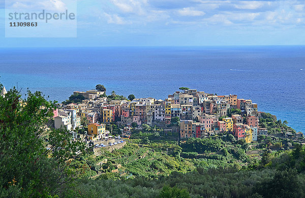 das attraktive und beliebte Dorf Corniglia in den Cinque Terre an der ligurischen Küste Italiens