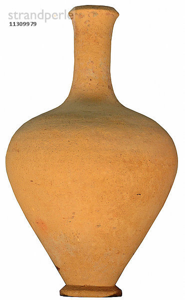 Elegante altgriechische Vase aus der Zeit vor dem 5. Jahrhundert vor Christus. Isoliert gegen einen weißen Hintergrund