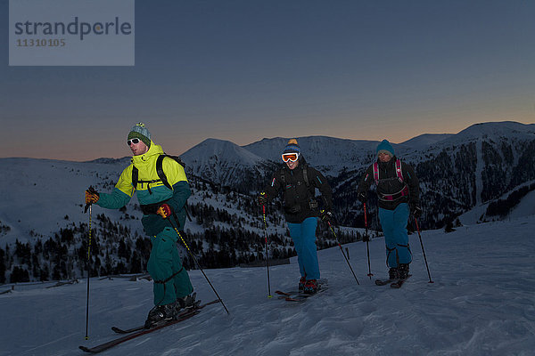 Skitour  Mann  Winter  Österreich  Sport  Ski  Sonnenuntergang  Männer  Outdoor  Gruppe