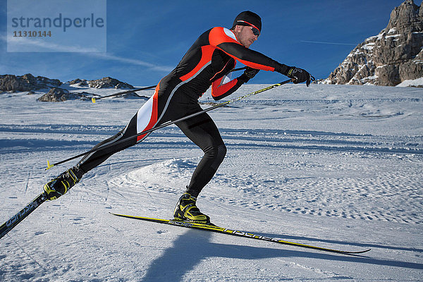 Skilanglauf  Skating  dynamisch  Sport  Österreich  Dachstein  Ski  Sportmann