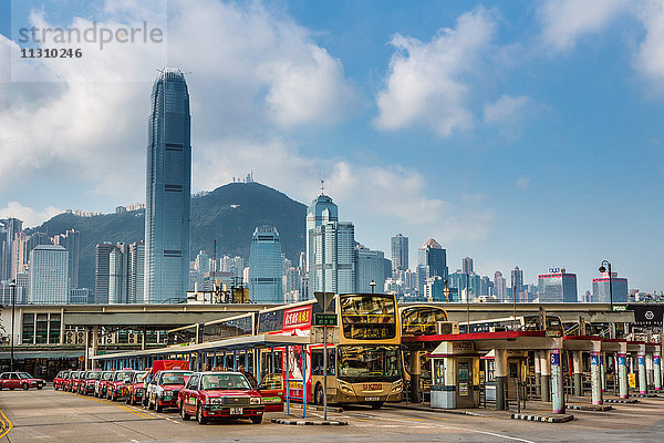 Hongkong-Stadt  Bezirk Kowloon  Star Ferry Bus Terminal