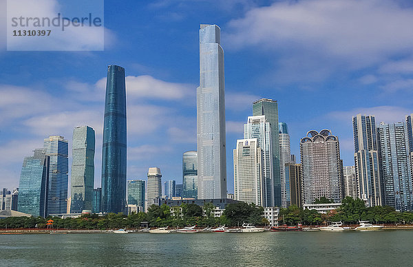 China  Provinz Guangdong  Guangzhou City  Wuyang New Town  IFC-Gebäude und Ostturm
