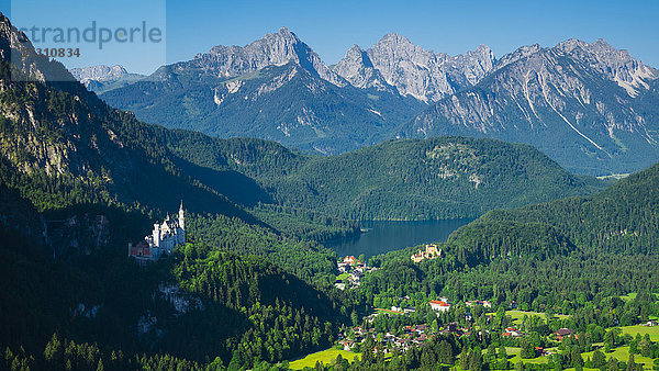 Schloss  Neuschwanstein  Hohenschwangau  Füssen  Ostallgäu  Allgäu  Bayern  Deutschland  Europa