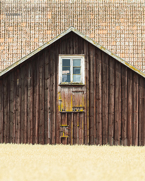 Holzhäuschen auf dem Feld