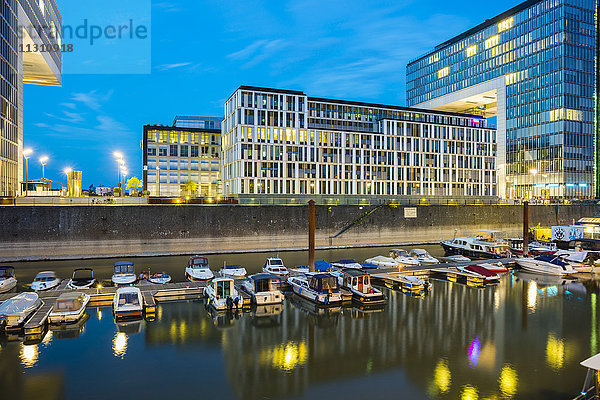 Yachthafen  Kranhäuser  Rheinauhafen  Köln  Nordrhein-Westfalen  Deutschland  Europa