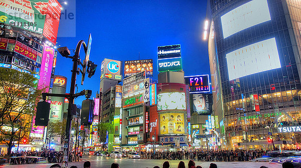 Tokio  Japan  Asien  Shibuya  Stadt  Stadt  Neonlicht  Kreuzung  Werbung  Farben  Nacht  Zentrum  Werbung
