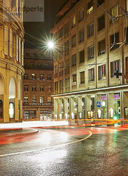 Lausanne  Stadt  Stadt  Waadt  Schweiz  Europa  bei Nacht  Nacht  Lichter  Verkehr  Dämmerung  blaue Stunde  Autos  Automobile  Immobilien  Häuser  Wohnungen  Rue Caroline