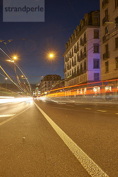 Luzern  Luzern  Schweiz  Europa  Stadt  Stadt  Verkehr  Auto  Automobil  blaue Stunde  Abenddämmerung  Dämmerung  Häuser  Häuser  Lichter  bei Nacht  Nacht